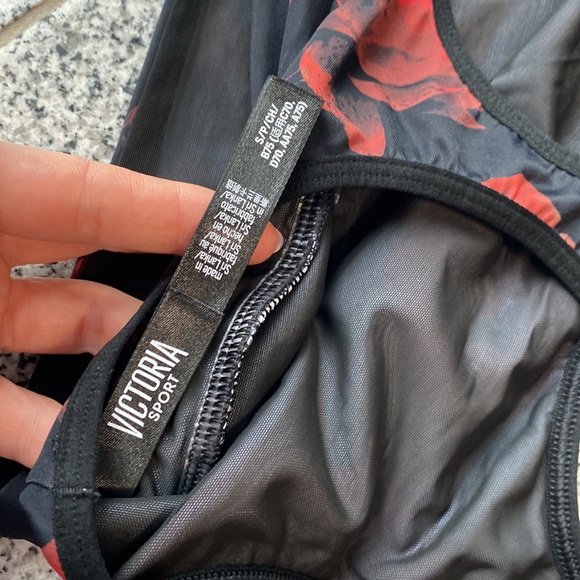 Victoria’s Secret Sport Roses Are Red bra - small - Picture 2 of 7